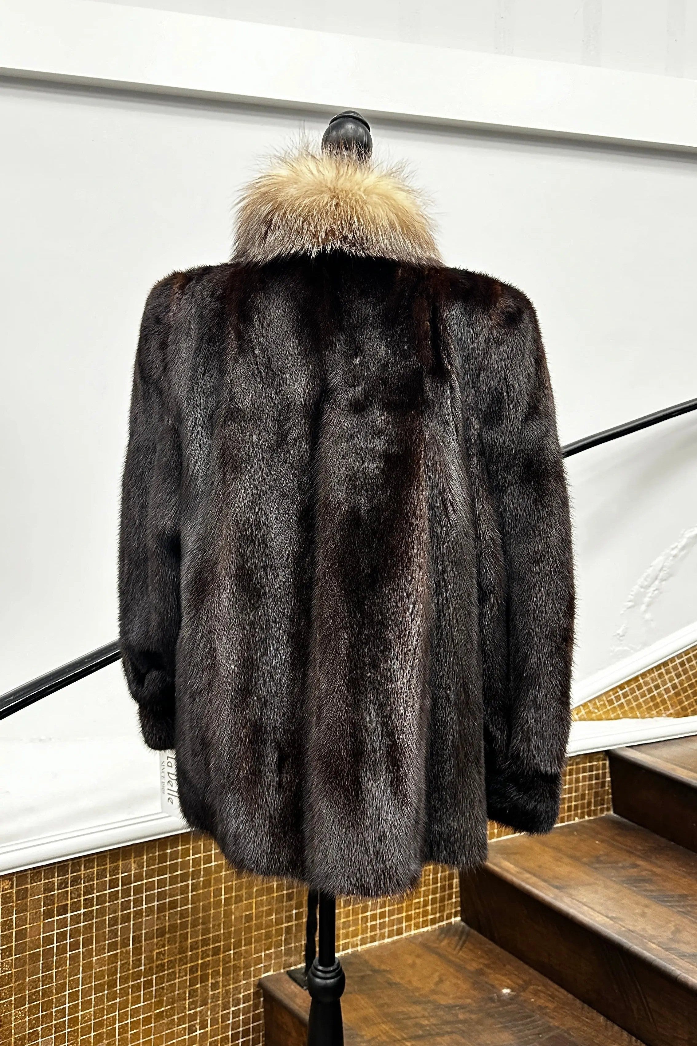 【新品】タグ付きameri vintage ECO MINK FUR COAT Vintage Mahogany Mink Jacket with Fox Tuxedo Trim – LaBelle Since 1919